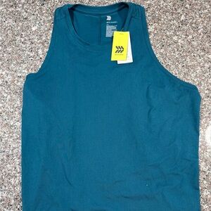 NWT all in motion essential tank
